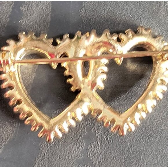 Small Vintage Double Heart Goldtone Brooch - Picture 4 of 5